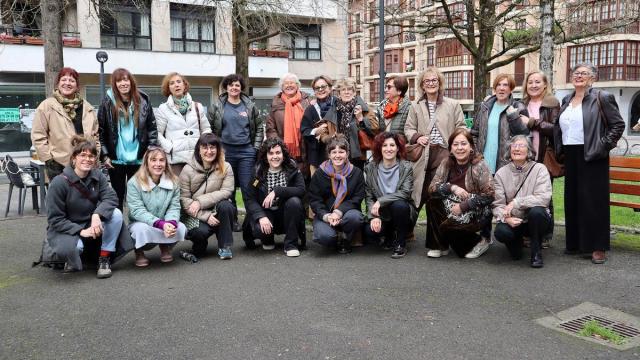 Algunas de las artistas que participarán en la exposición de Bergara, en el encuentro que celebraron el pasado sábado.