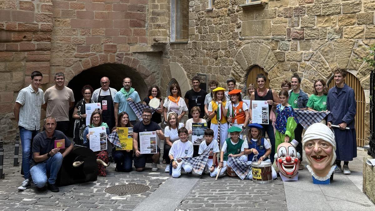 Presentación del programa de las fiestas Salbatore de Getaria.
