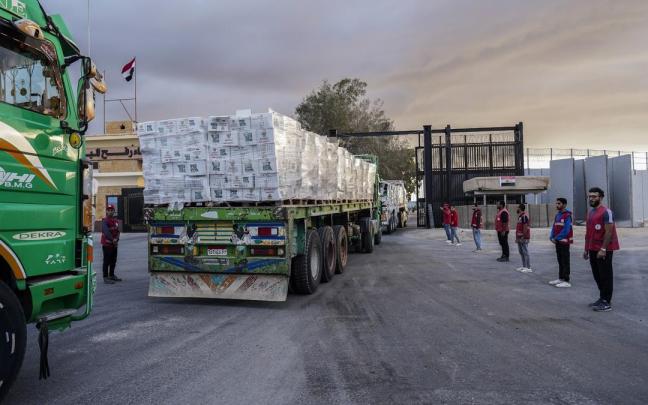 Empieza a entrar ayuda humanitaria a Gaza desde Egipto según el acuerdo de alto al fuego