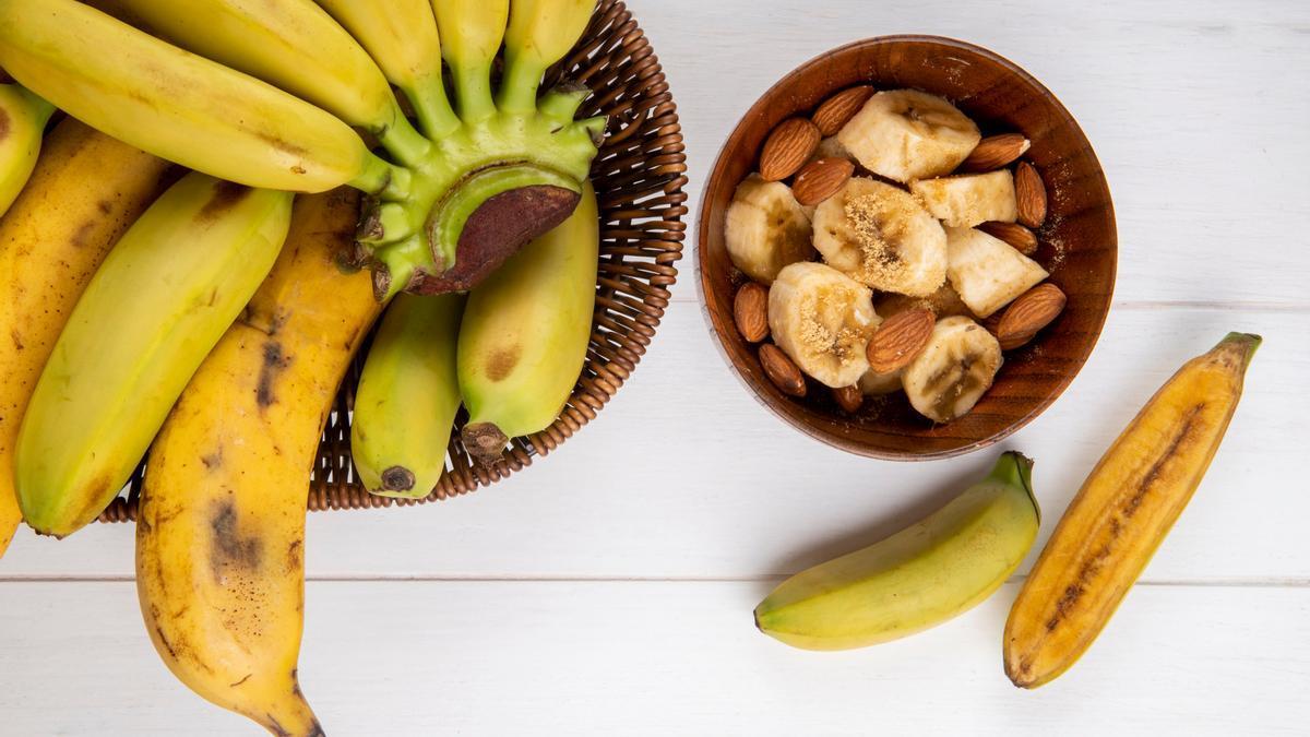 El plátano, una nutritiva y vers´sato fruta que alegra tanto los postres como cualquier comida.