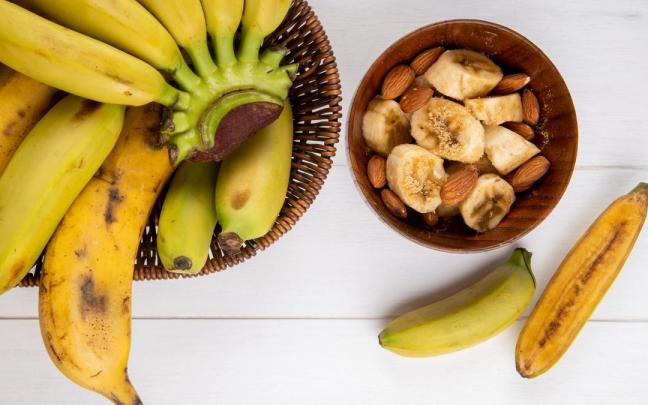 El plátano, una nutritiva y vers´sato fruta que alegra tanto los postres como cualquier comida.