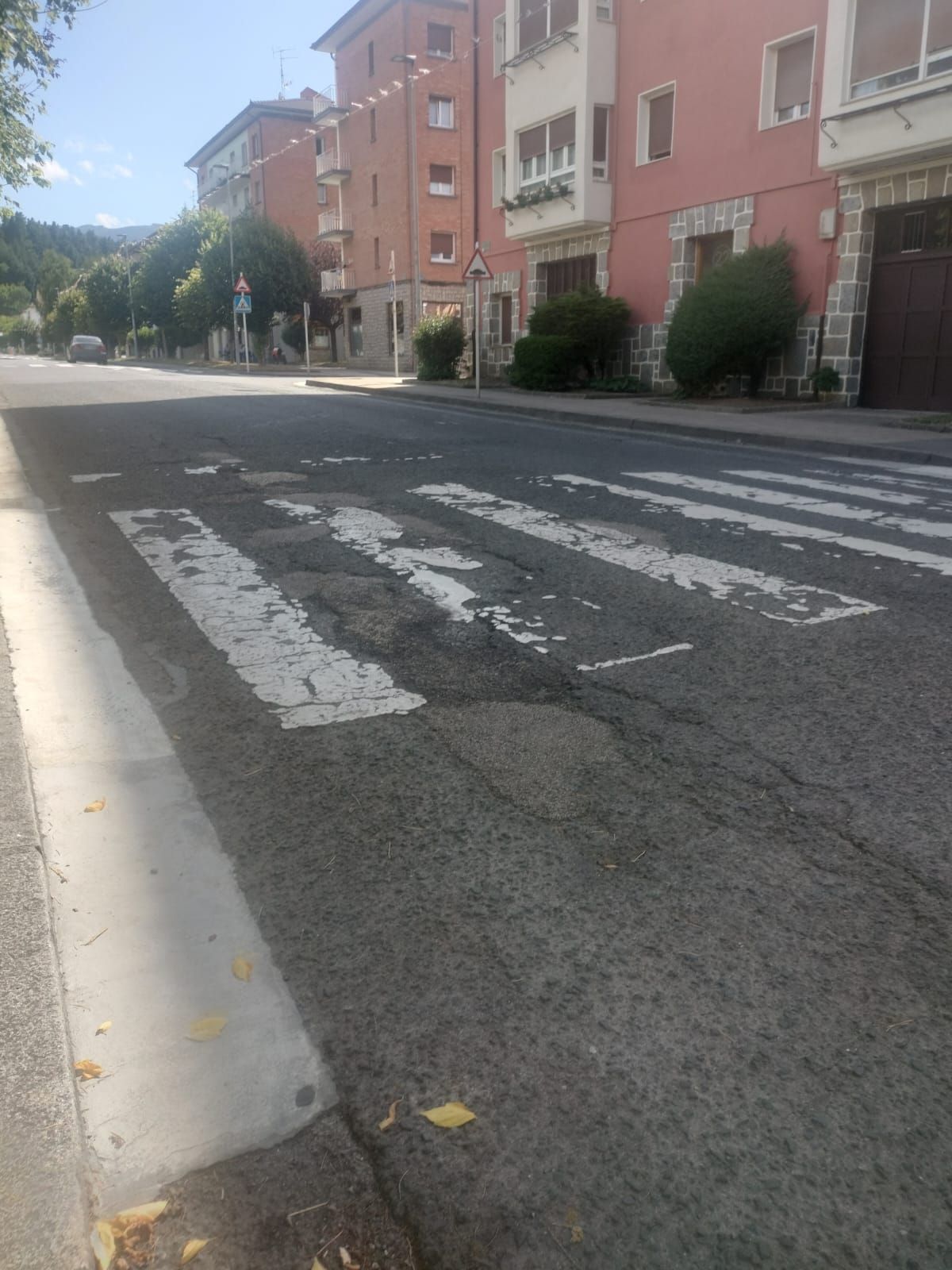De forma paralela a las obras, se procederá a repintar algunos de los pasos de cebra desgastados.