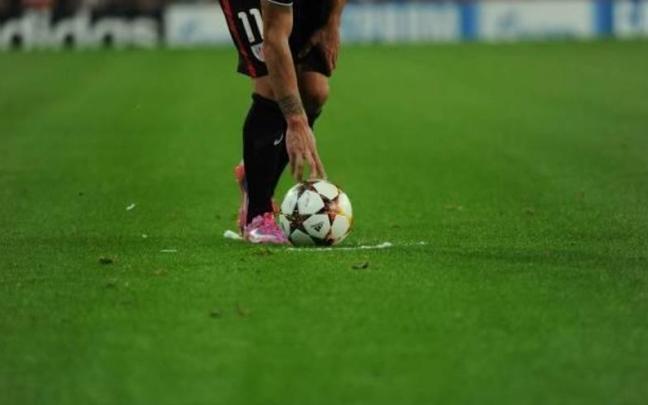 Imagen de un futbolista del Athletic en la última participación rojiblanca en Champions League. Foto: David de Haro Imagen de un futbolista del Athletic en la última participación rojiblanca en Champions League. Foto: David de Haro