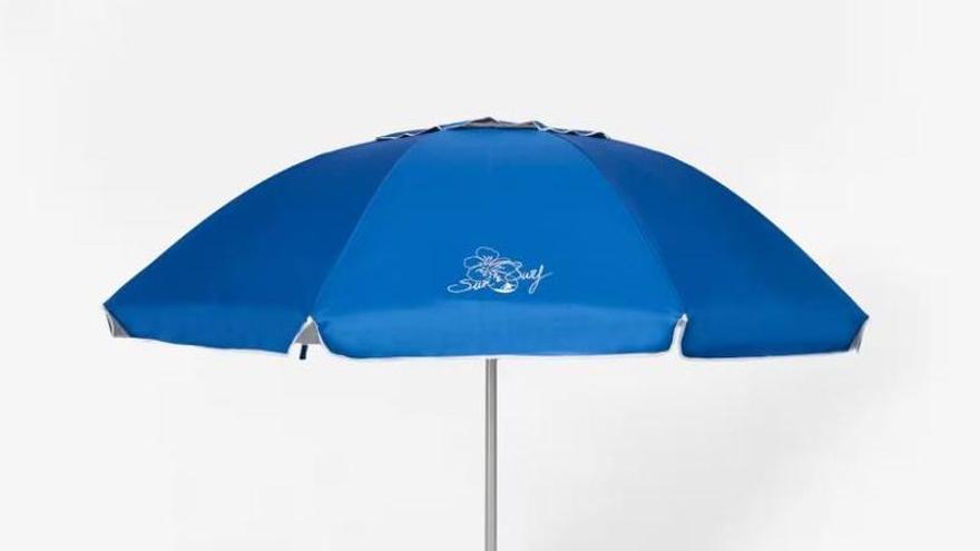 Vista de la sombrilla de Playa Sun & Surf Premium de Decathlon