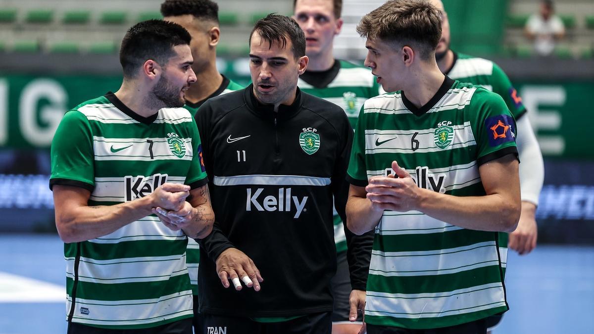 Natán Suárez, Carlos Ruesga y Kiko Costa, durante un partido europeo del Sporting de Lisboa