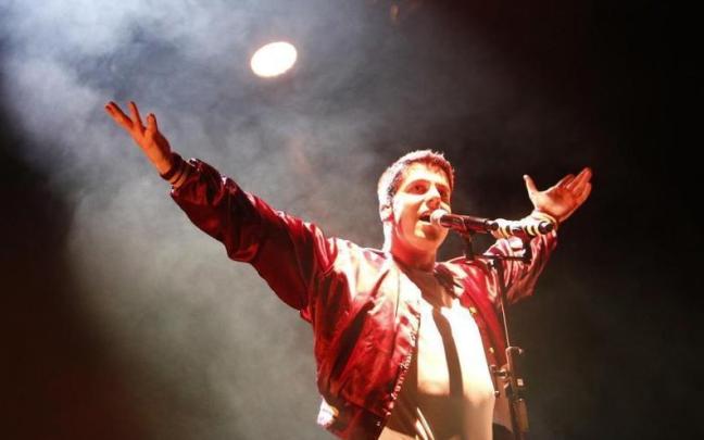 Pello Reparaz (Zetak), durante un concierto en Iruñea. / PATXI CASCANTE