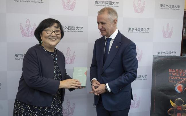 Urkullu se ha reunido este jueves con la rectora de la Tokyo University of Foreign Studies. Urkullu se ha reunido este jueves con la rectora de la Tokyo University of Foreign Studies.