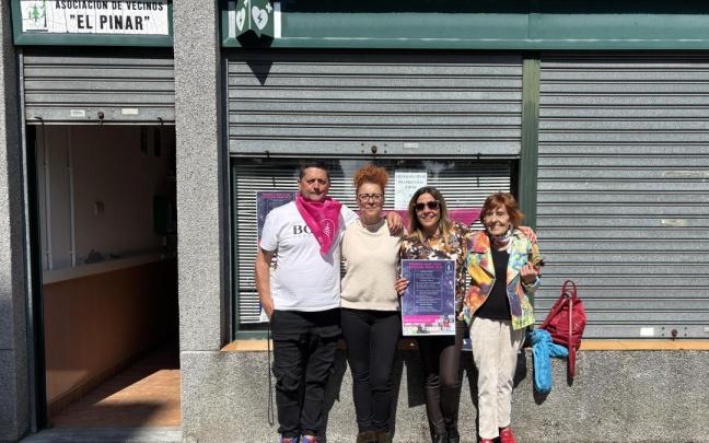 José Luis Arias, Nerea Alberdi, Yojana Alzaga y Gema Erro, en el local de la Asociación de Vecinos de El Pinar.