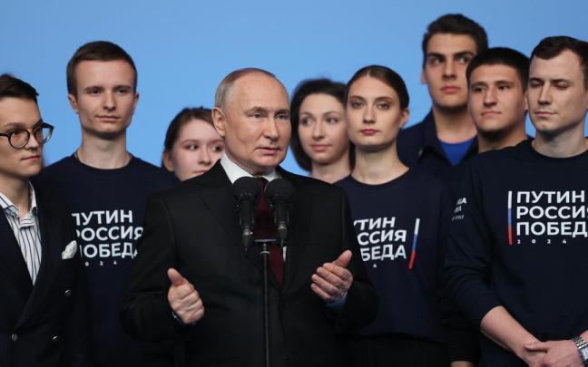 Vladimir Putin celebra su triunfo electoral. / EFE Vladimir Putin celebra su triunfo electoral.