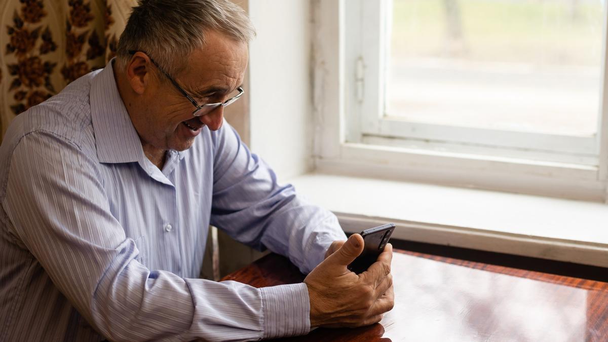 Un hombre pide ayuda a ChatGPT para mejorar su dieta.