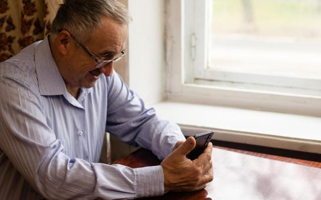Un hombre pide ayuda a ChatGPT para mejorar su dieta.