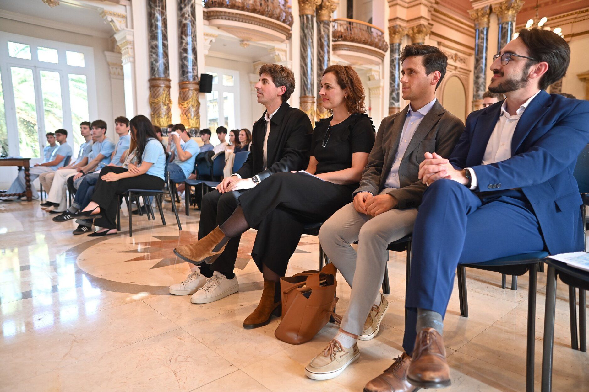 Entrega de los premios en el salón de plenos del ayuntamiento de Donostia.