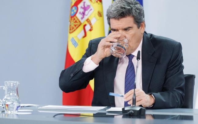 El ministro de Inclusión, Seguridad Social y Migraciones, José Luis Escrivá, tras el Consejo de Ministros extraordinario.