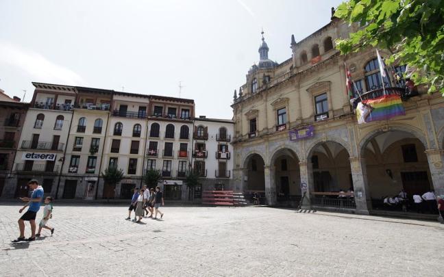 Gudarien Enparantza de Hernani, donde se encuentra la casa consistorial