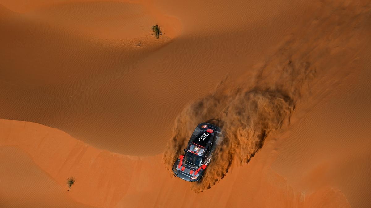 Carlos Sainz, en las dunas del desierto saudí.