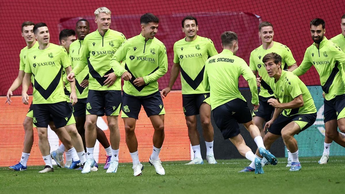 Los jugadores de la Real Sociedad entrenando en Niza. REAL SOCIEDAD