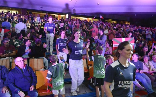 Integrantes de la Euskal Selekzioa de cesta punta antes de su debut oficial en una competición internacional en Gernika / Miguel Acera Integrantes de la Euskal Selekzioa de cesta punta antes de su debut oficial en una competición internacional en Gernika