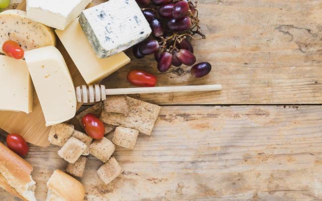 Tabla de quesos por menos de 25 euros.