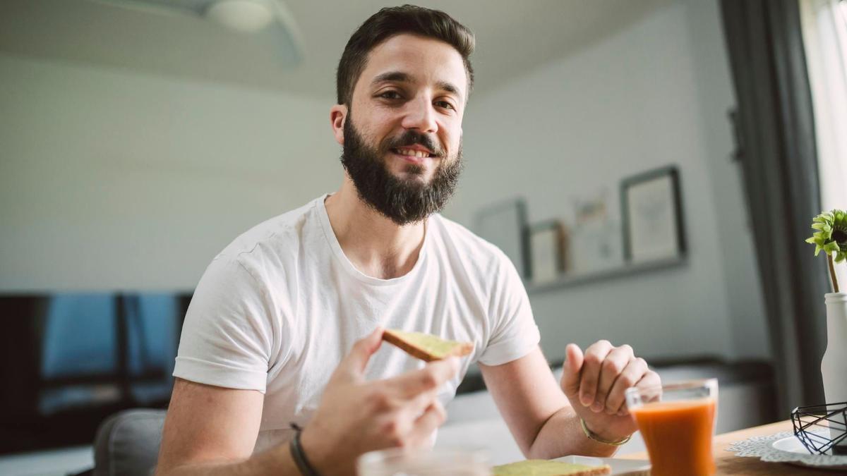 Un buen desayuno con tostadas y aceite.