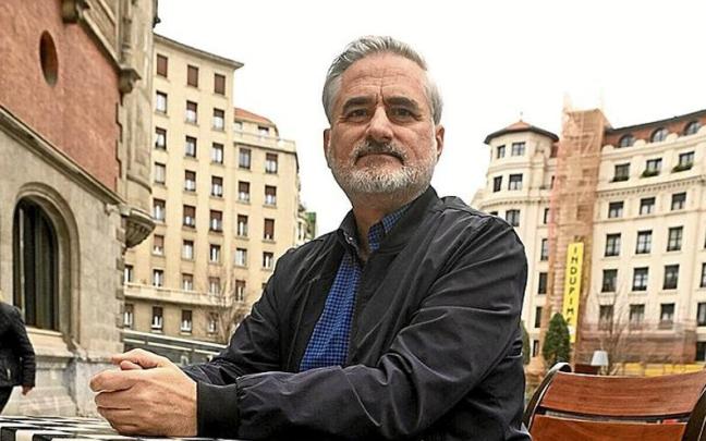 El doctor en Ciencias Políticas-Estudios Vascos por la Universidad de Nevada, Pedro J. Oiarzabal. El doctor en Ciencias Políticas-Estudios Vascos por la Universidad de Nevada, Pedro J. Oiarzabal.