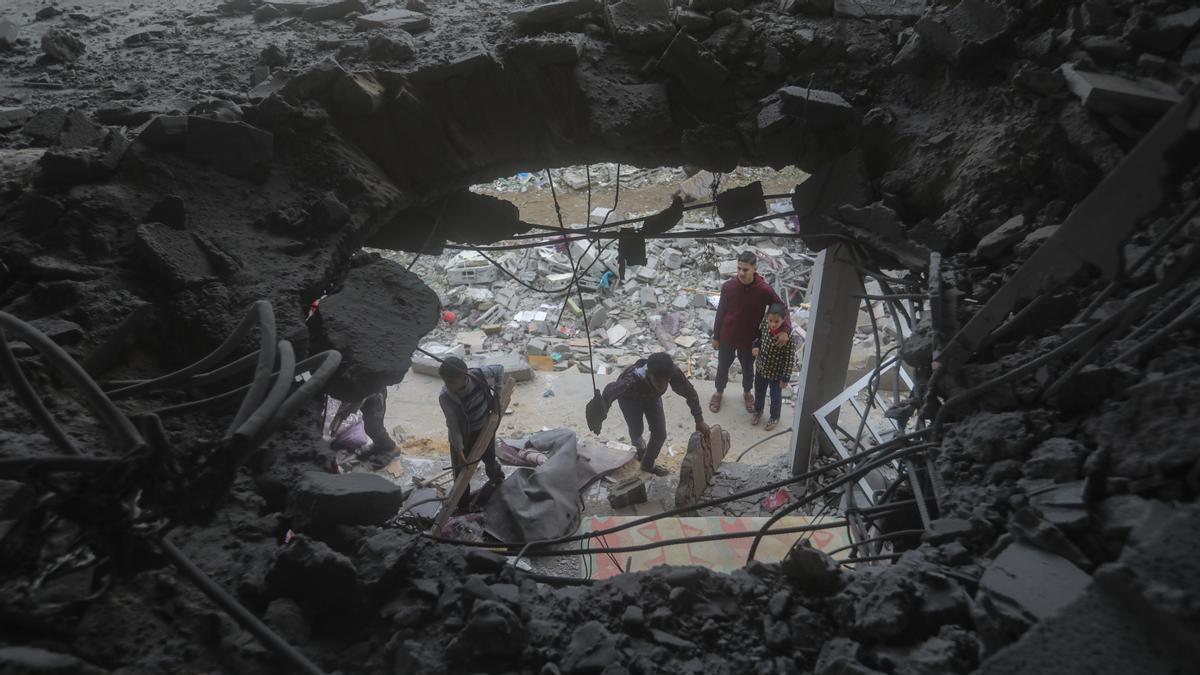 Ruinas de un edificio bombardeado en el sur de la Franja de Gaza.