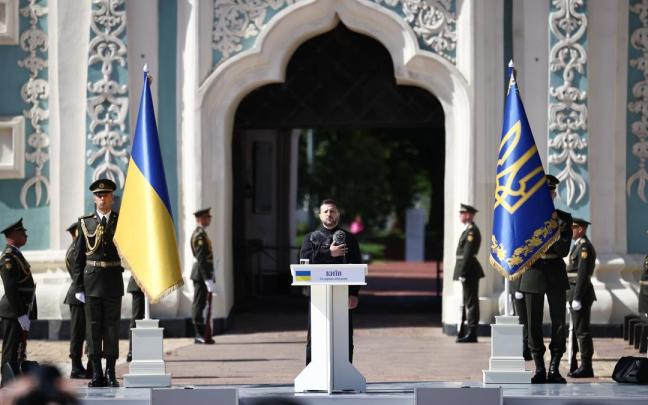 El presidente ucraniano, Volodímir Zelenski, durante la ceremonia conmemorativa del 35 aniversario de la independencia de Ucrania.
