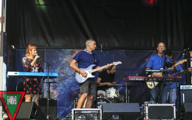 Una de las actuaciones en pasadas ediciones del Día del Artista local de Basauri