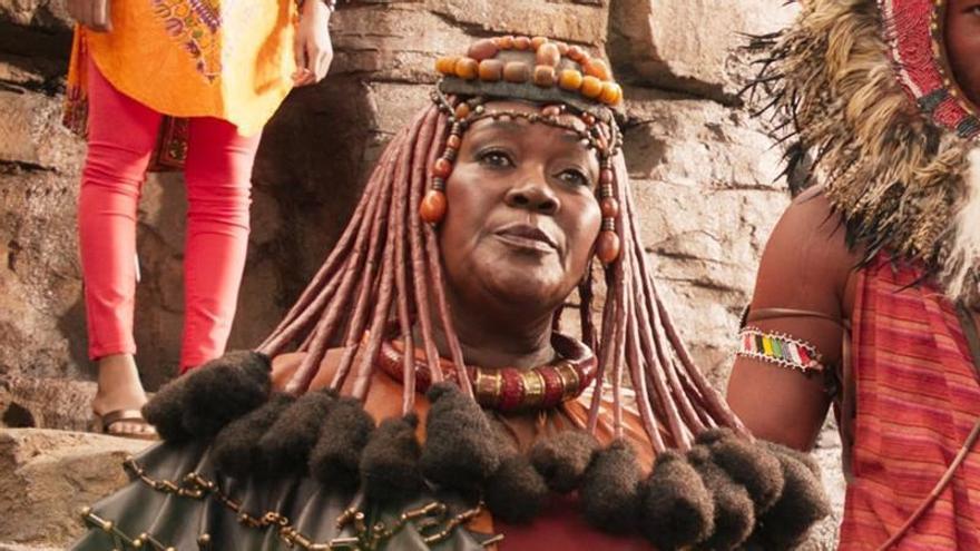 Connie Chiume en 'Black Panther' (2018).