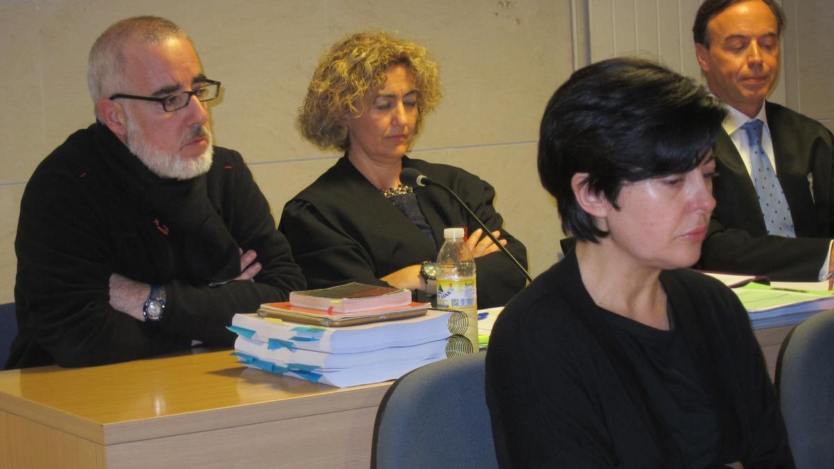 Alfonso Basterra declarando en el juzgado junto a Rosario Porto.