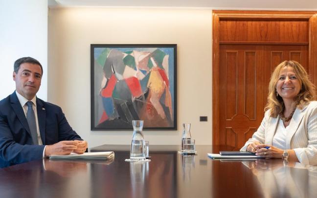 La presidenta de Confebask, Tamara Yagüe, con Imanol Pradales este martes en lehendakaritza.