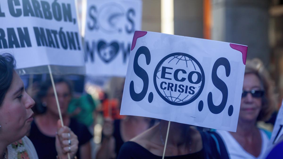 Numerosas manifestaciones han reclamado acabar con la descarbonización.