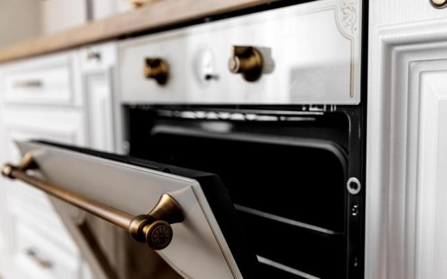 Adiós a limpiar el horno: las láminas de Amazon que absorben toda la suciedad / Freepik Adiós a limpiar el horno: las láminas de Amazon que absorben toda la suciedad