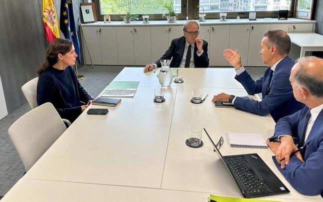 Jokin Bildarratz, con el ministro Joan Subirats.