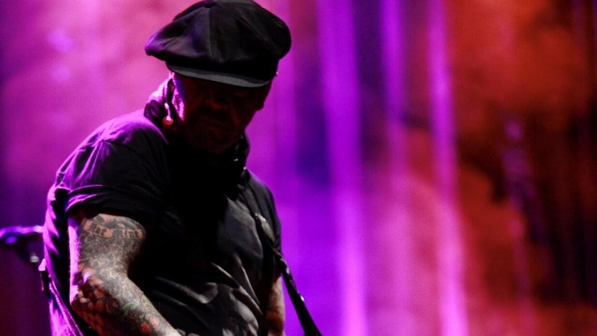 SOCIAL DISTORTION