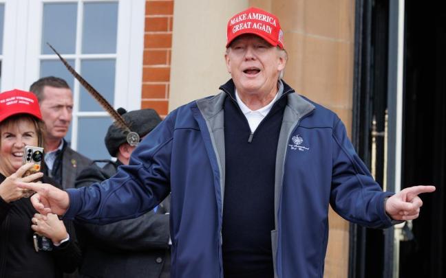 Donald Trump ha llamado desagradable a la reportera cuando le ha preguntado por los documentos clasificados.