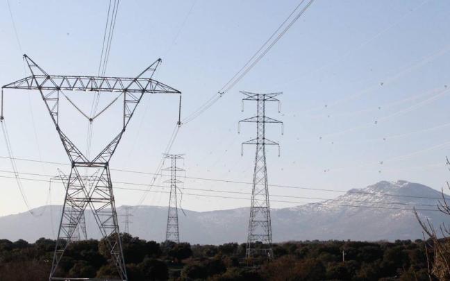 El precio de la luz encadenará siete horas en negativo este lunes. / EP El precio de la luz encadenará siete horas en negativo este lunes.