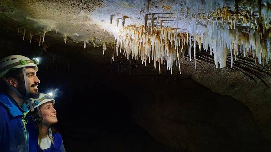 Espeleología en Leaktibai.