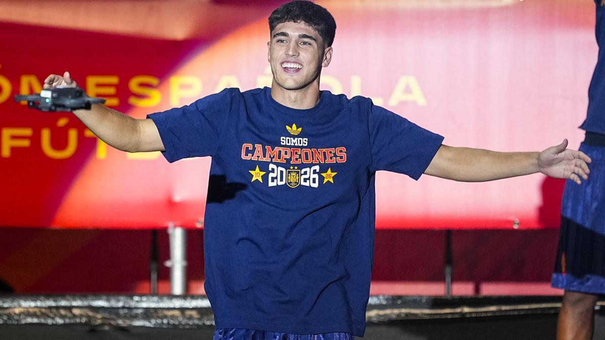 Pau Cubarsi celebrando la victoria de la selección española en el Mundial 2026