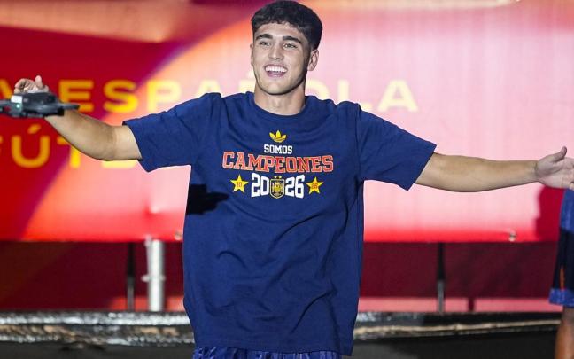 Pau Cubarsi celebrando la victoria de la selección española en el Mundial 2026