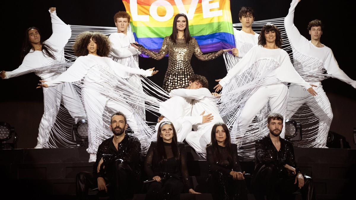 La cantante italiana, en el escenario hasta que 'se fue' escaleras abajo.