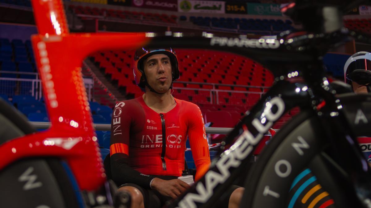Omar Fraile, que afronta su última participación en la Itzulia, espera su turno para la crono.