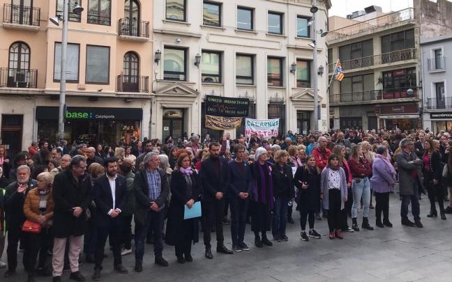 Concentración en Badalona contra la agresión grupal a una menor