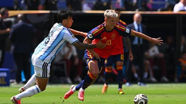 Dani Olmo, en una jugada ante Argentina en la final del Mundial 2026