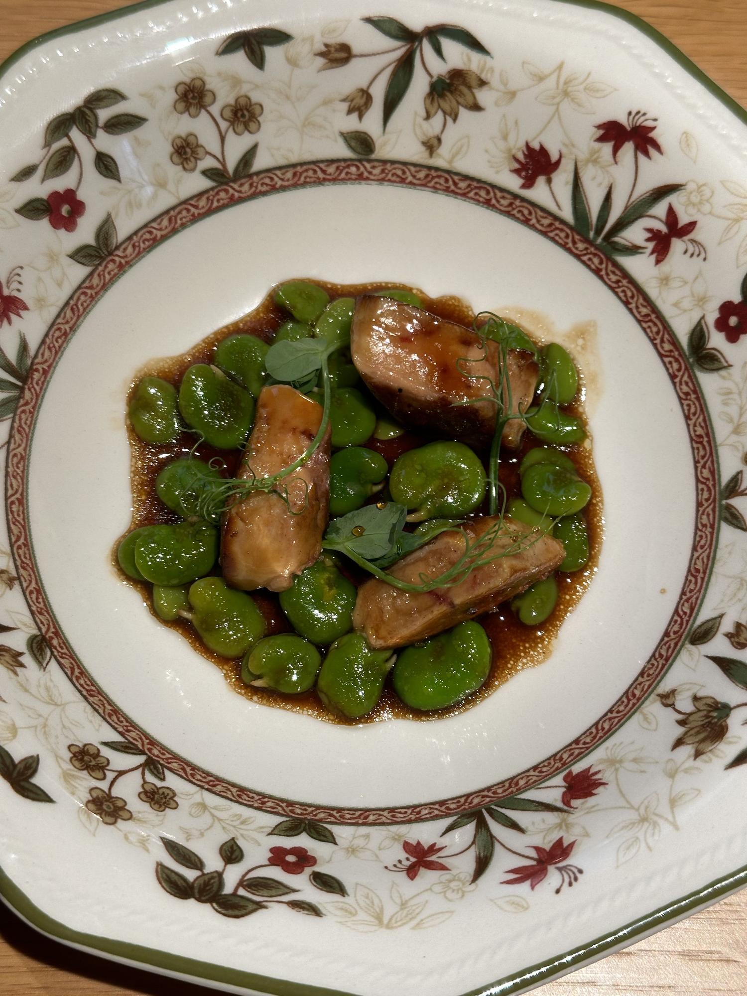 Habas, manzana, foie.