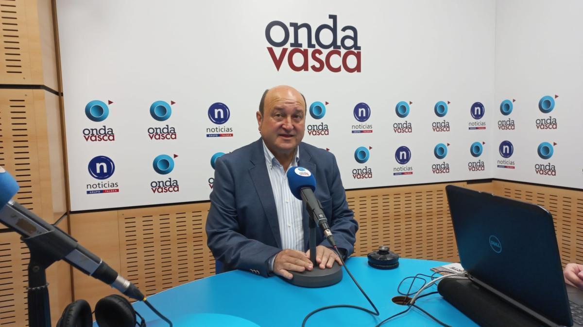 Andoni Ortuzar, durante la entrevista en Onda Vasca.