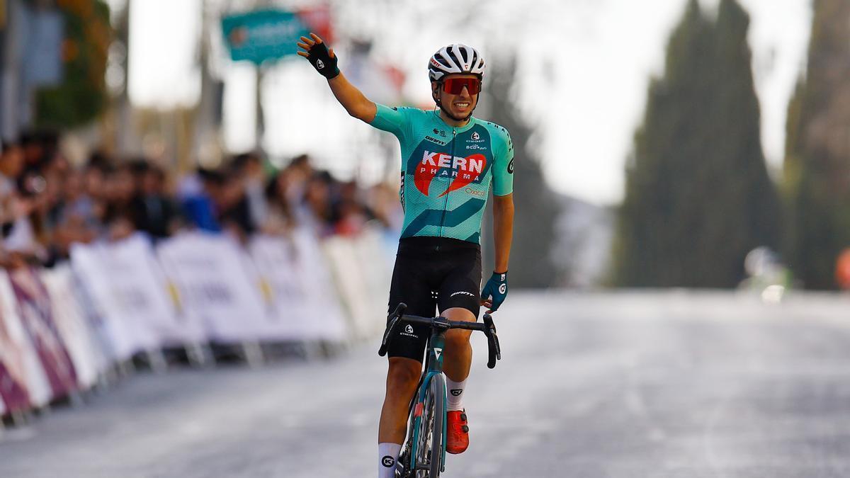 Ibon Ruiz festeja su tercera plaza.