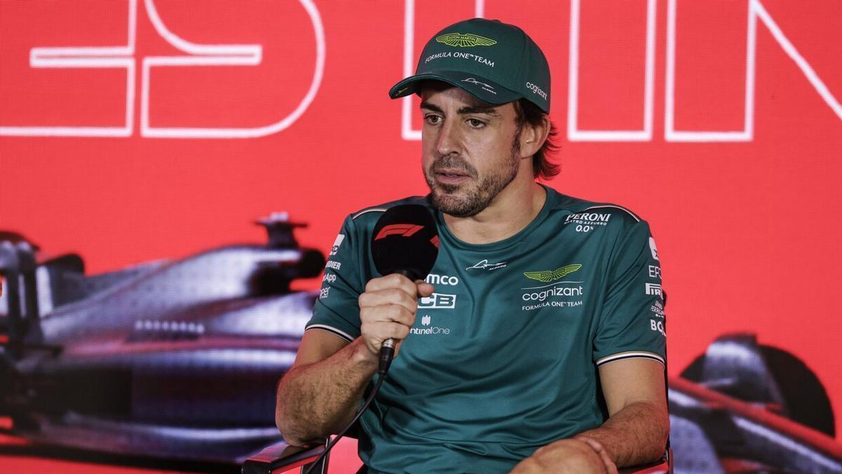 Fernando Alonso, en una rueda de prensa durante la pretemporada de F1.