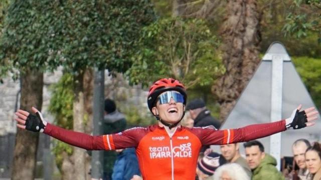 Bastian Laffitte celebra una victoria.
