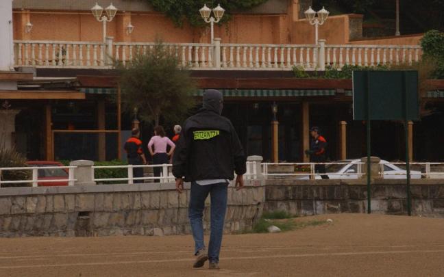 La Ertzaintza inspecciona el lugar del atentado en Getxo en 2003