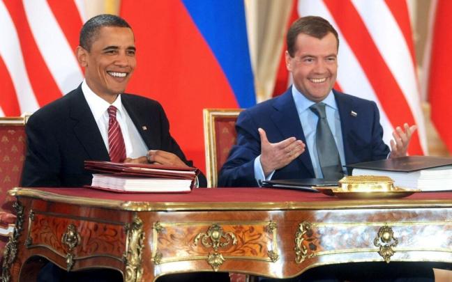 Barack Obama y Dmitri Medv&eacute;dev suscribieron en 2010 el tratado de desarme nuclear llamado Nuevo START.